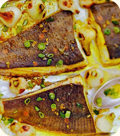 Carrelet et petits oignons au curcuma